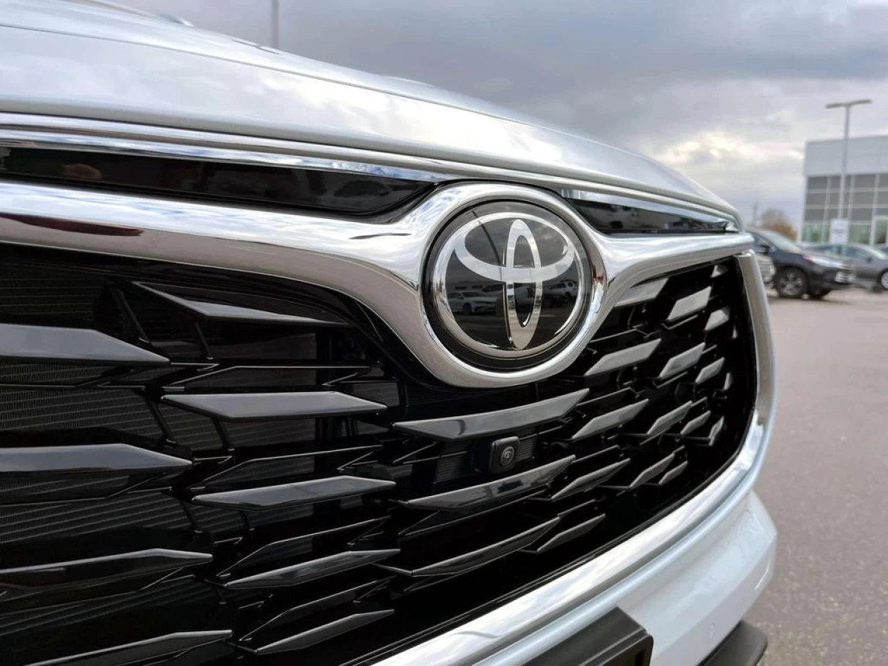 2023 Toyota Highlander Limited Main Image