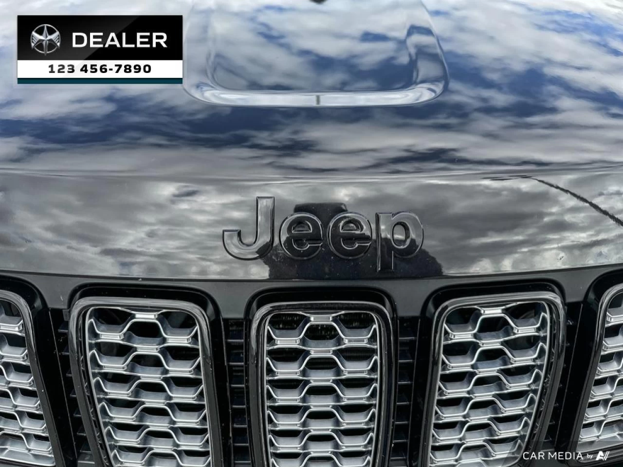 2021 Jeep Grand Cherokee Altitude Main Image
