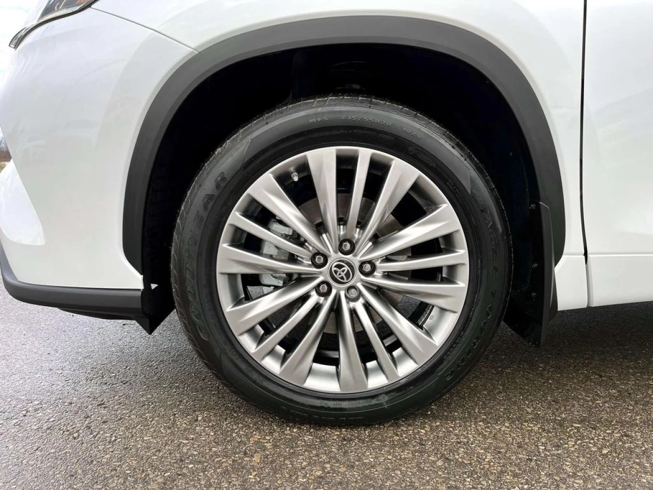 2023 Toyota Highlander Limited Main Image