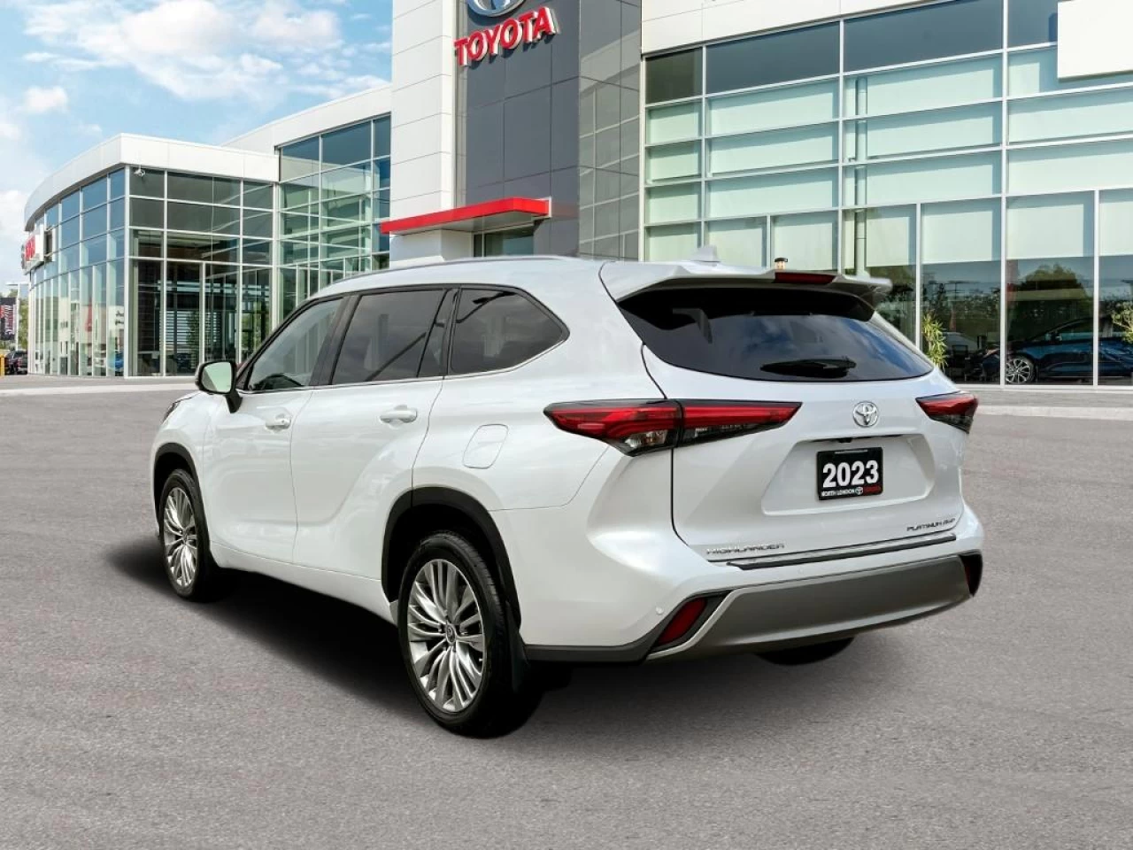 2023 Toyota Highlander Limited Main Image