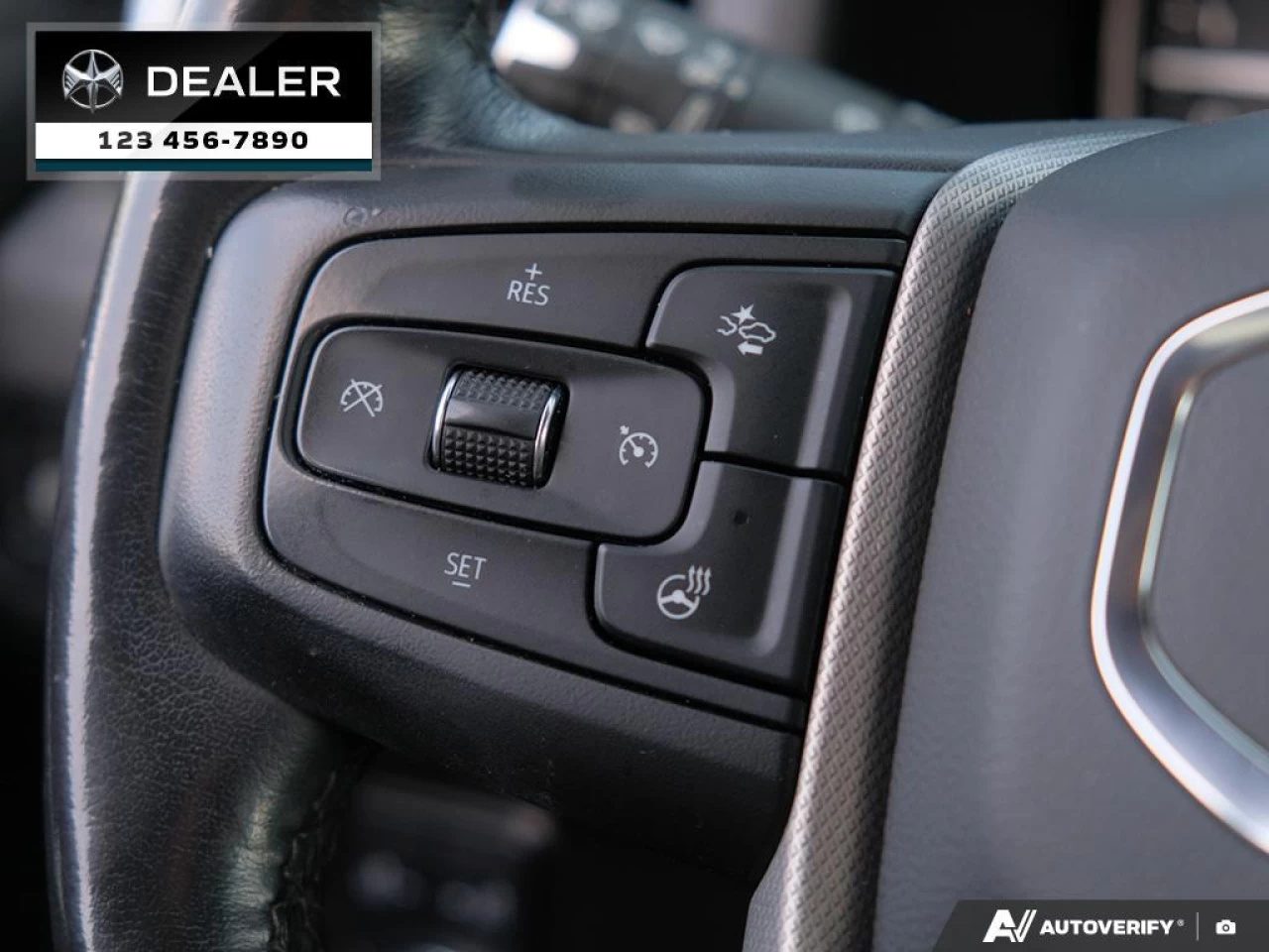 2021 GMC Yukon Denali Main Image