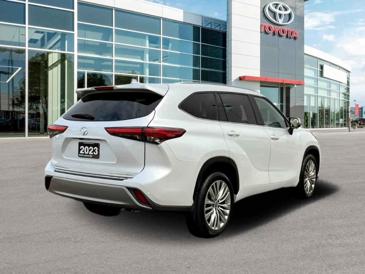 2023 Toyota Highlander Limited Main Image