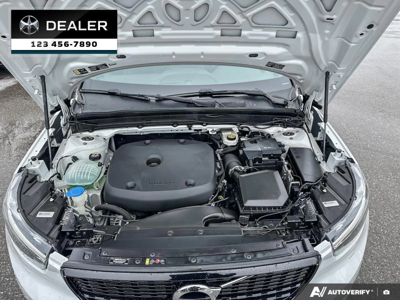 2022 Volvo XC40 T5 R-Design Image principale