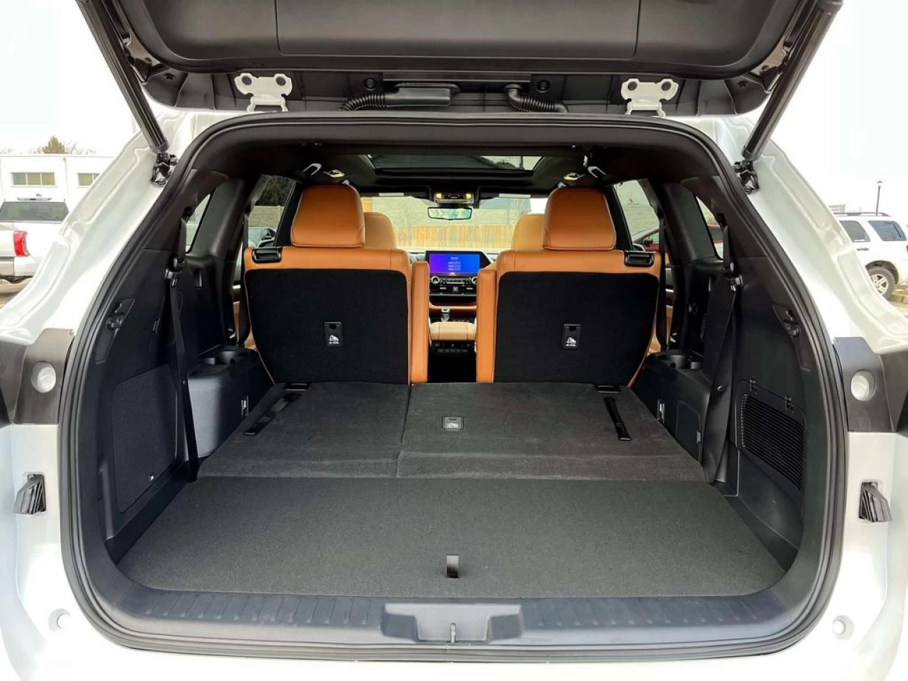2023 Toyota Highlander Limited Main Image