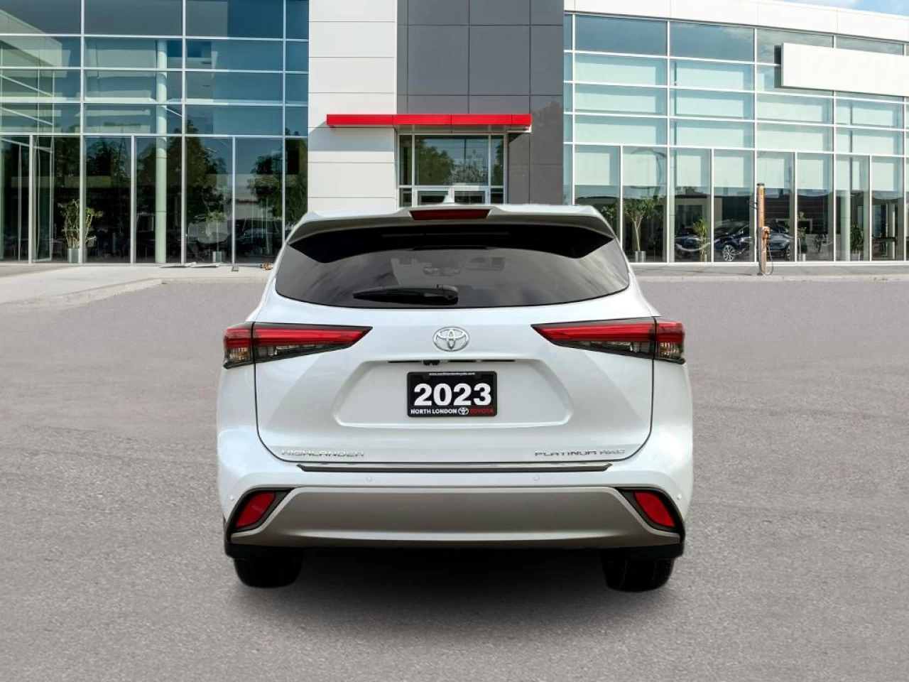 2023 Toyota Highlander Limited Main Image