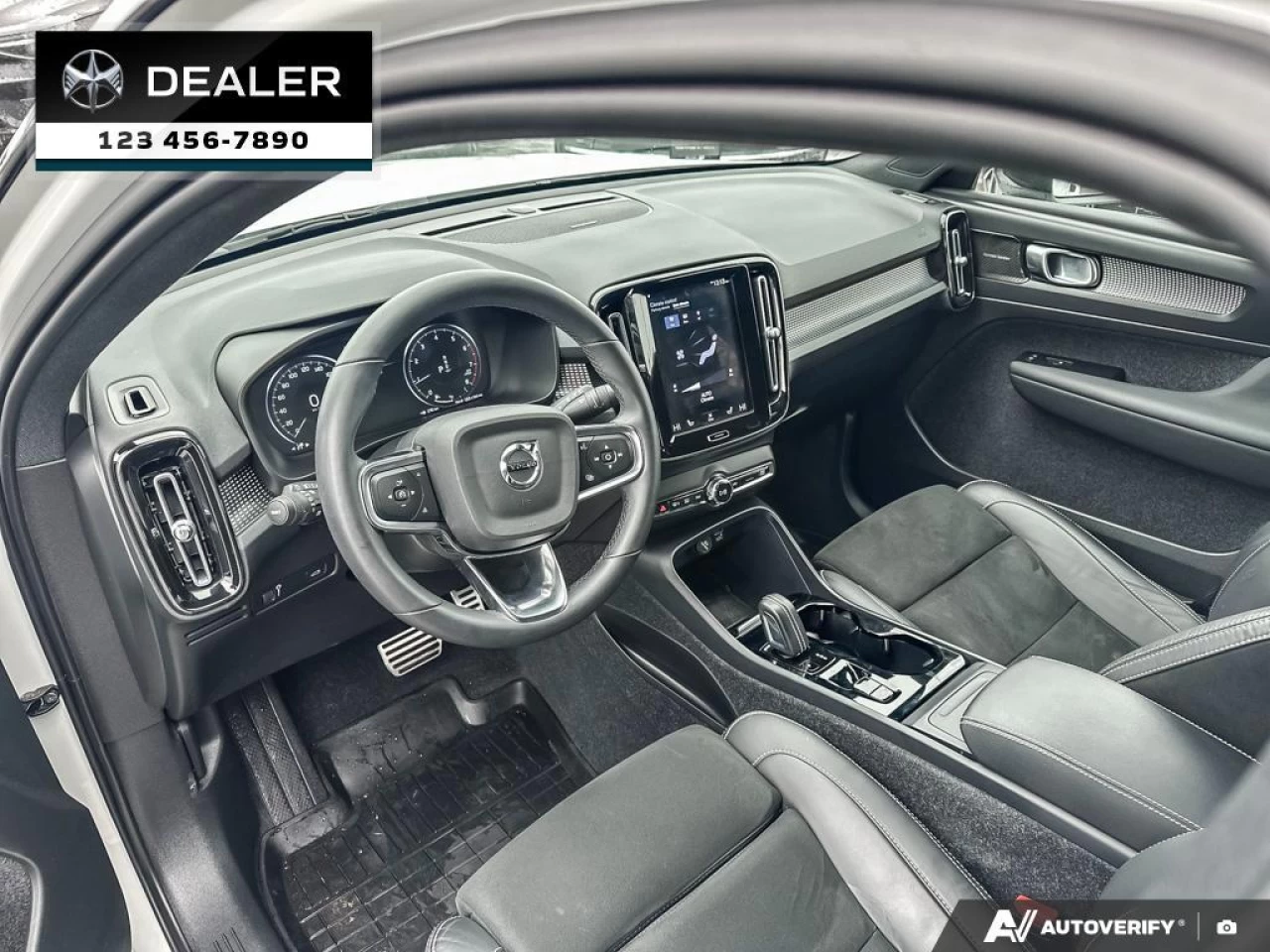 2022 Volvo XC40 T5 R-Design Main Image