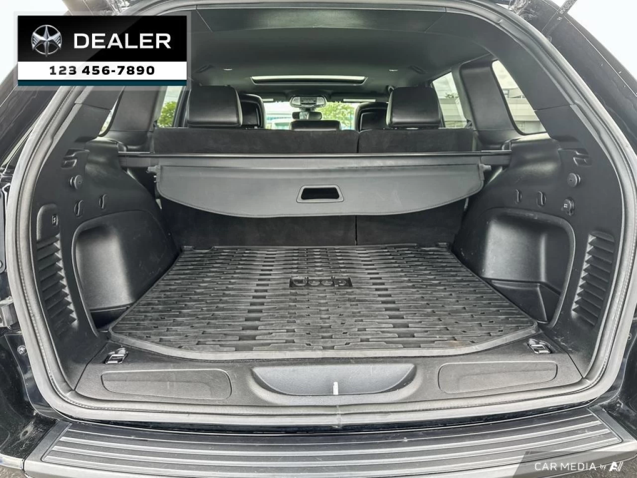2021 Jeep Grand Cherokee Altitude Main Image