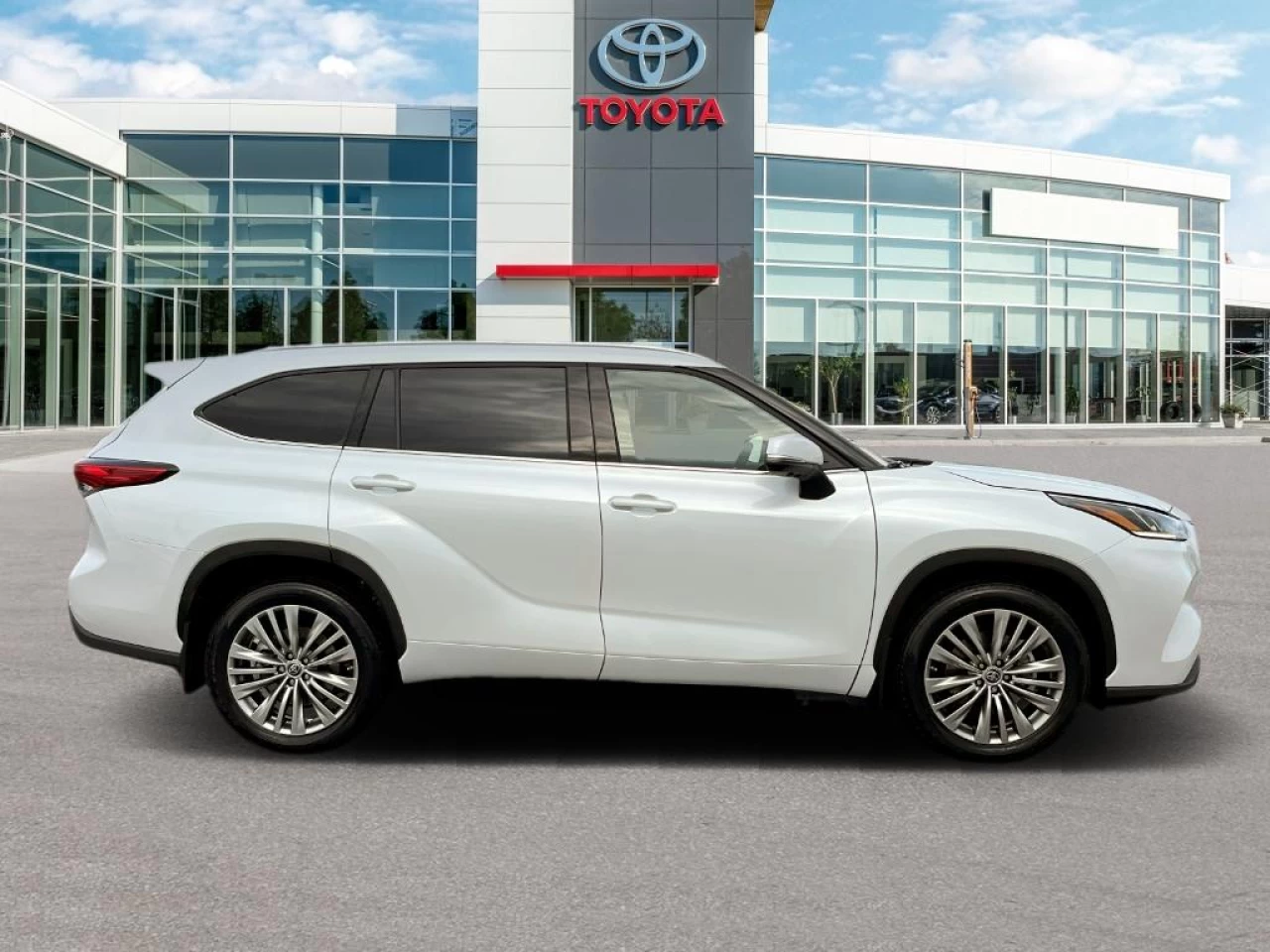 2023 Toyota Highlander Limited Main Image