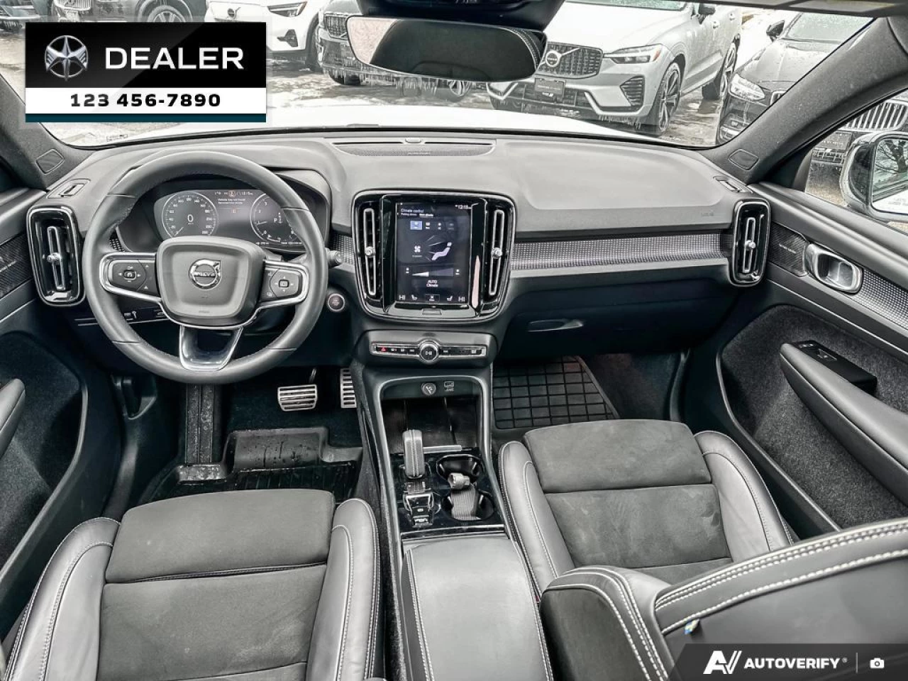 2022 Volvo XC40 T5 R-Design Main Image