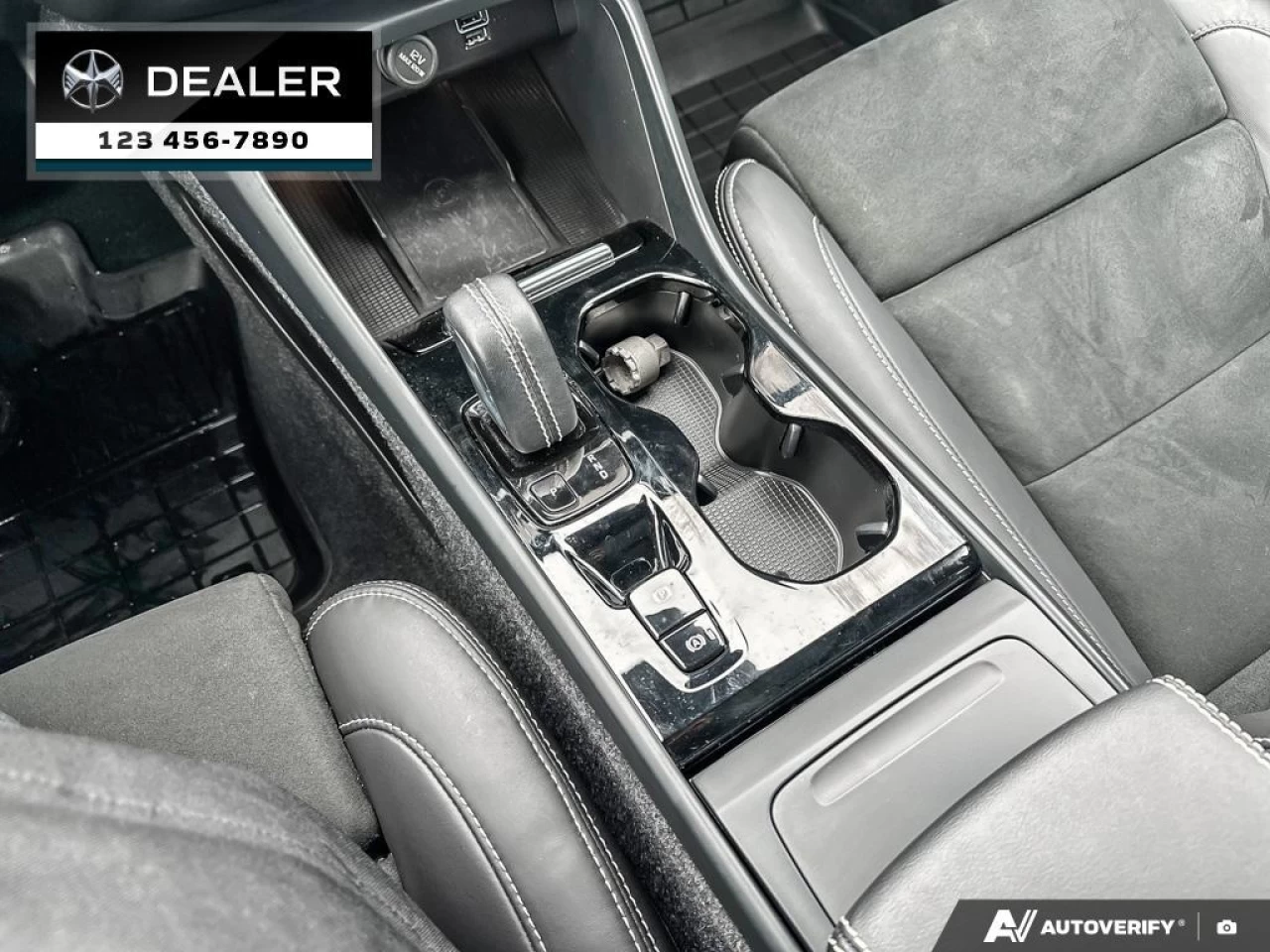 2022 Volvo XC40 T5 R-Design Image principale