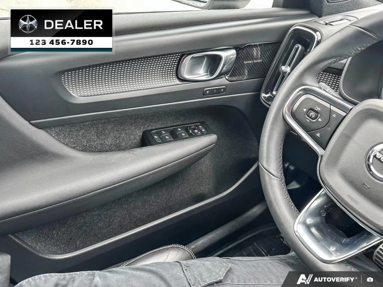 2022 Volvo XC40 T5 R-Design Image principale