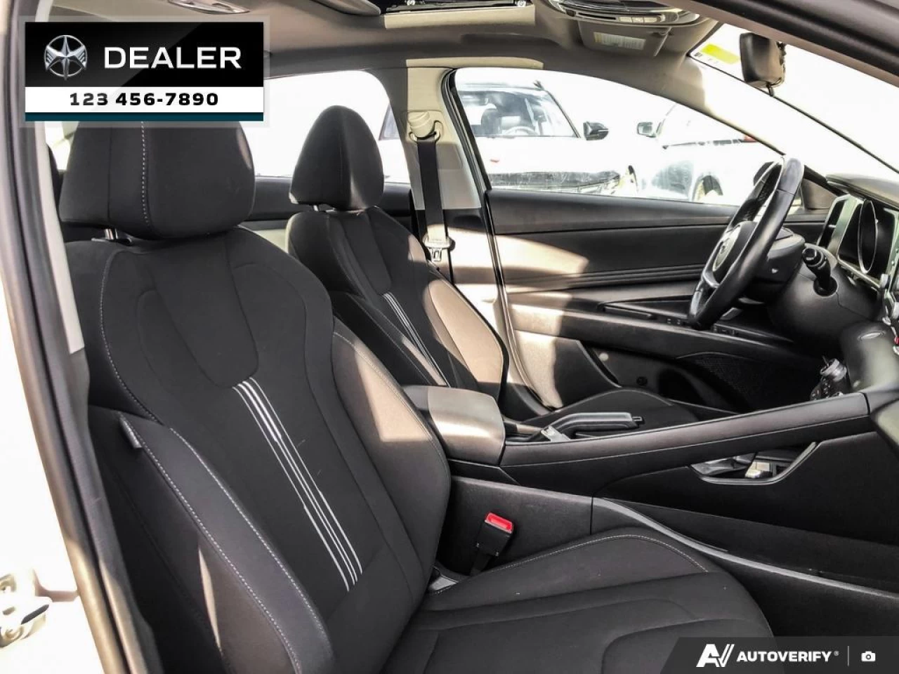 2022 Hyundai Elantra Preferred Image principale