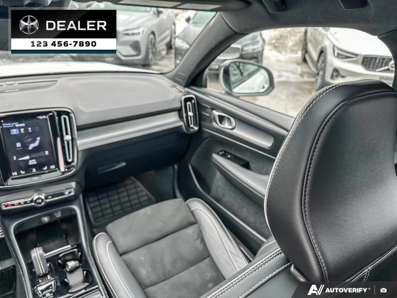 2022 Volvo XC40 T5 R-Design Image principale