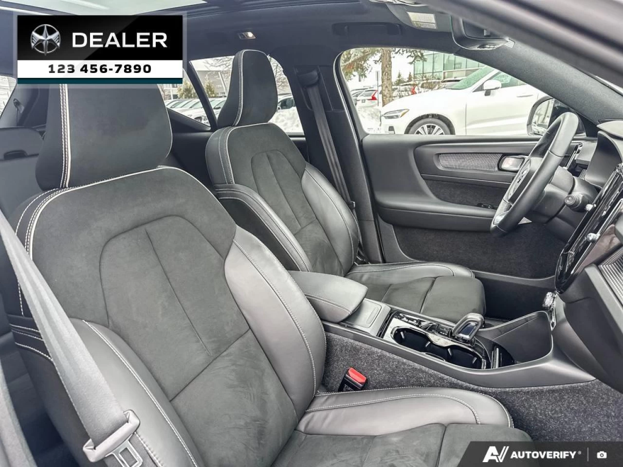 2022 Volvo XC40 T5 R-Design Image principale