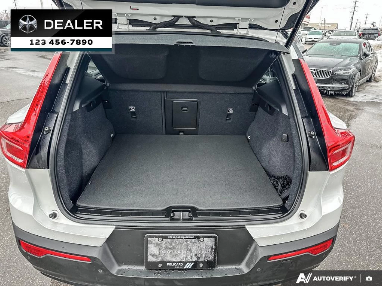 2022 Volvo XC40 T5 R-Design Image principale